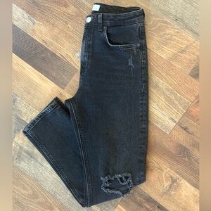 ZARA | EUC distressed skinny jeans